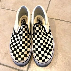 Men’s 9 black and white checked Vans slip on